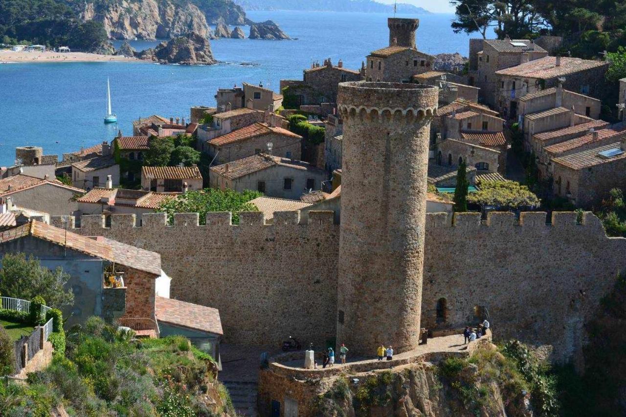 Apartamento Miquel 1 en centro de Tossa de Mar y a 3 minutos de la playa Exterior foto